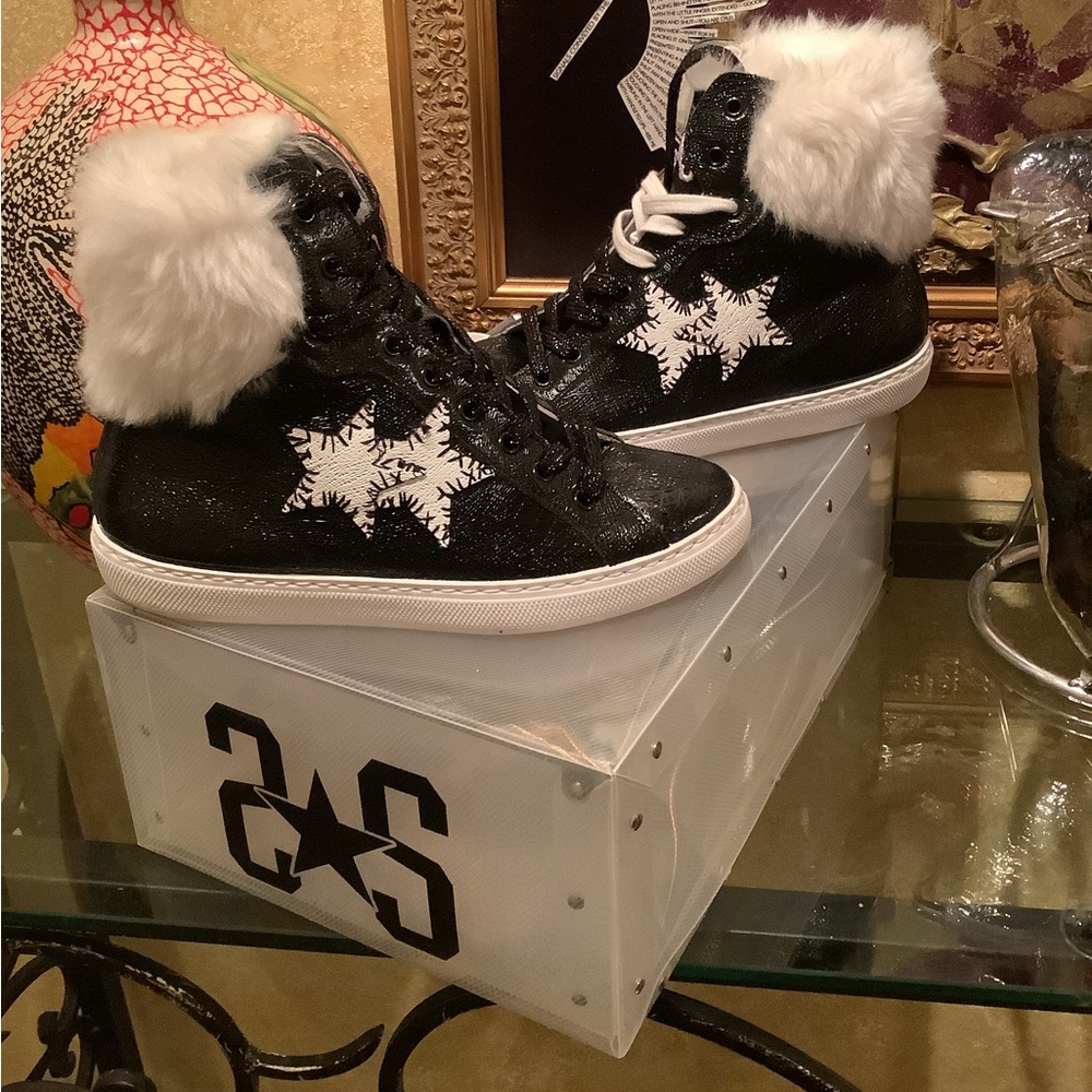 2Star high top sneakers with fur.